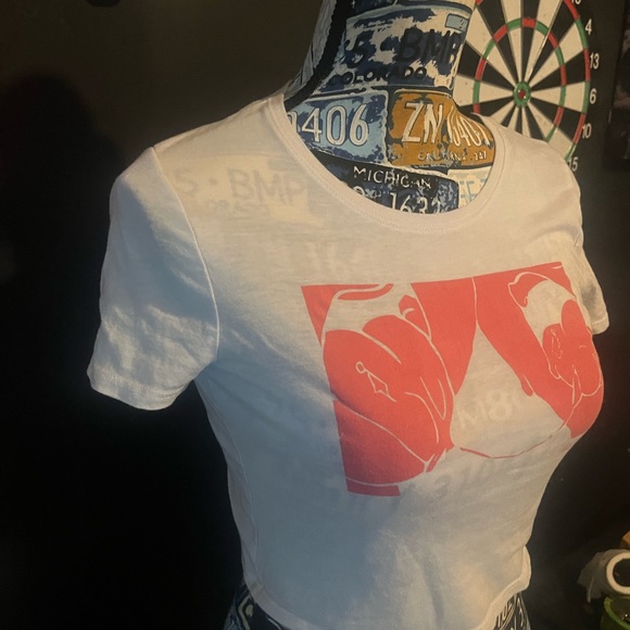 Anime Kissing Crop Top - Picture 2 of 6